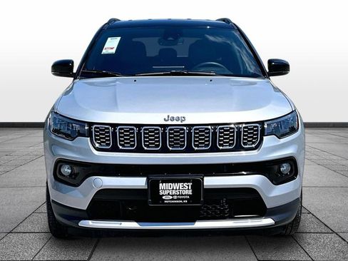 Used 2025 Jeep Compass Limited AWD/4WD image 3