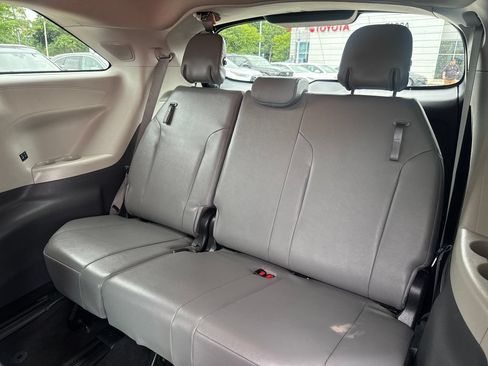 Used 2021 Toyota Sienna XLE w/ XLE Plus Package AWD/4WD image 40