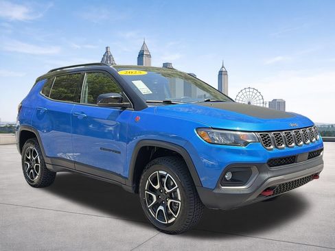 Used 2025 Jeep Compass Trailhawk AWD/4WD image 7