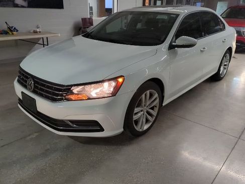 Used 2019 Volkswagen Passat 2.0T Wolfsburg FWD image 2