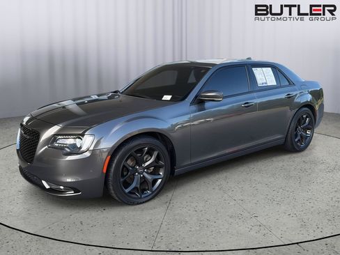 Used 2022 Chrysler 300 S RWD image 2