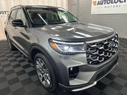 Used 2025 Ford Explorer Platinum w/ Ultimate Package AWD/4WD image 2