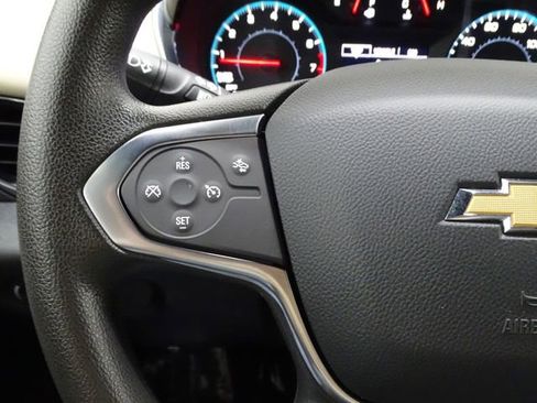 Used 2023 Chevrolet Traverse LS image 24