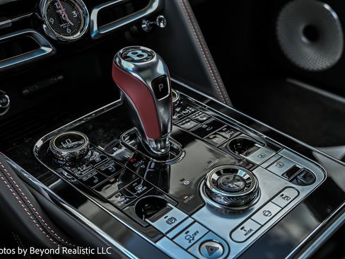 New 2025 Bentley Flying Spur Plug-In Hybrid image 49