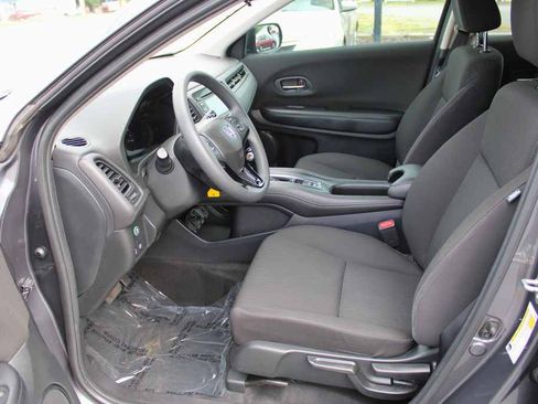 Used 2017 Honda HR-V LX image 9
