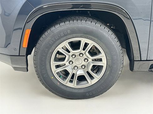 Used 2023 Jeep Wagoneer 2WD image 23