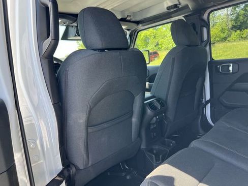 Used 2025 Jeep Wrangler Unlimited Sahara AWD/4WD image 24