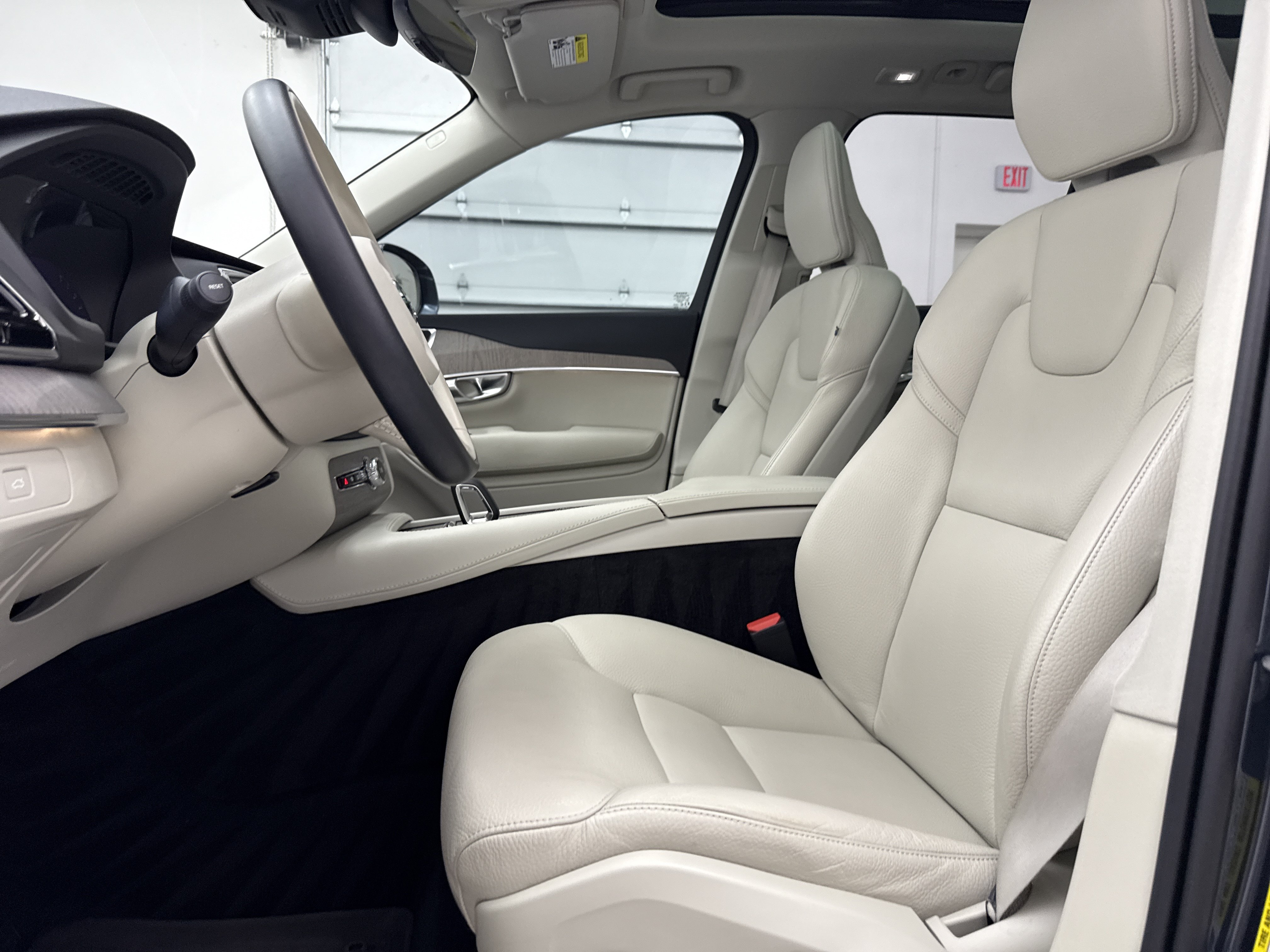 Certified 2024 Volvo XC90 B6 Plus w/ Protection Package Premier AWD/4WD image 12