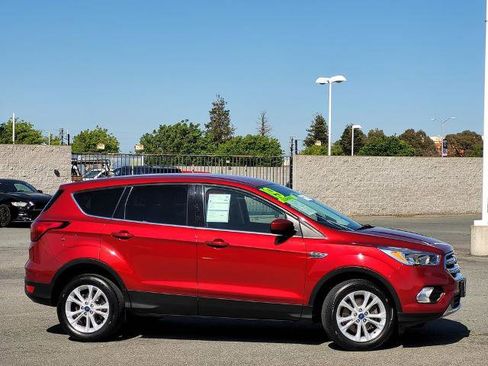 Certified 2019 Ford Escape SE FWD image 3