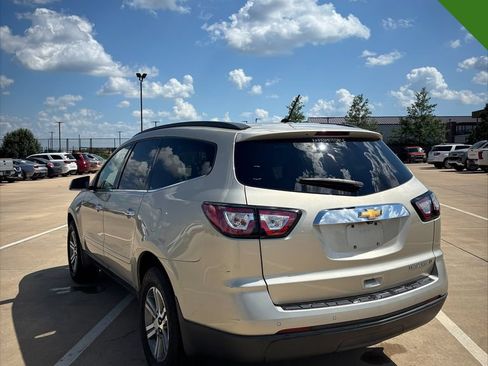 Used 2015 Chevrolet Traverse LT FWD image 3