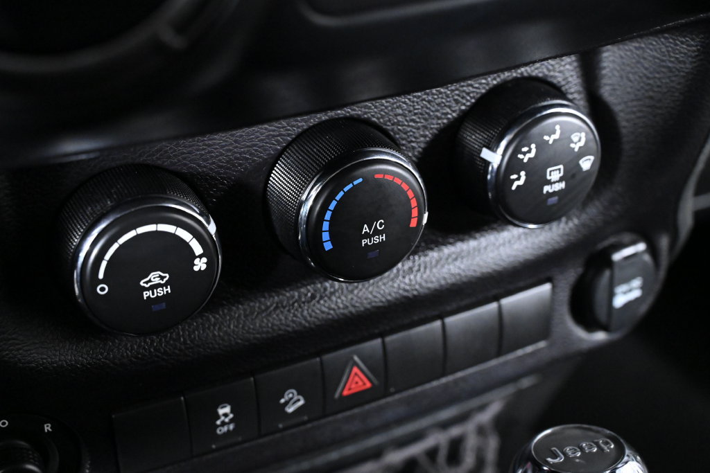 Used 2018 Jeep Wrangler Unlimited Sport S AWD/4WD image 18