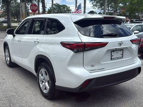Used 2023 Toyota Highlander L FWD image 5