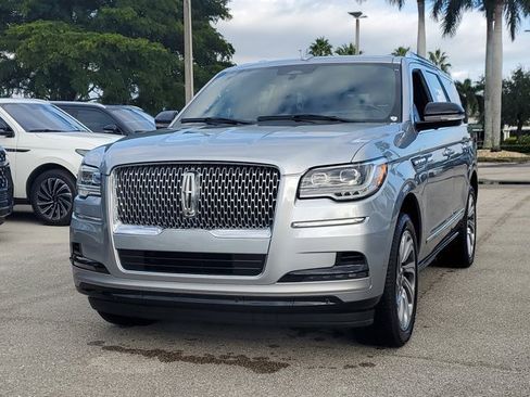 Used 2022 Lincoln Navigator Reserve image 3