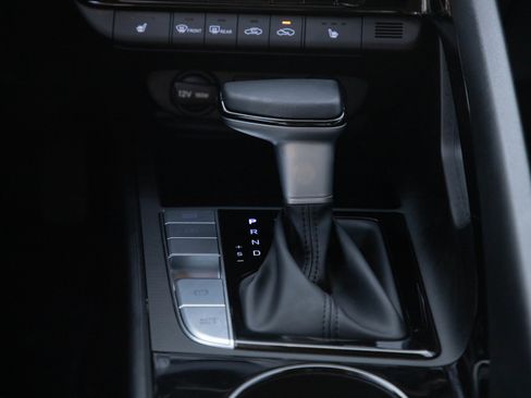 Used 2023 Hyundai Elantra SEL w/ Convenience Package FWD image 17
