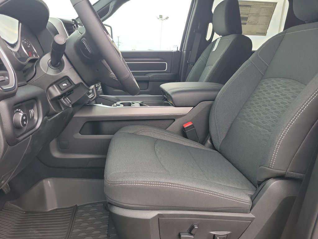 New 2027 RAM 3500 Big Horn AWD/4WD image 16