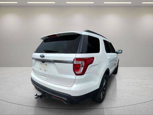 Used 2017 Ford Explorer XLT w/ Equipment Group 202A FWD image 16