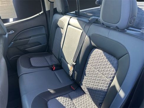 Used 2017 Chevrolet Colorado Z71 w/ Z71 Midnight Edition image 13