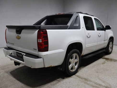 Used 2011 Chevrolet Avalanche LT w/ Luxury Package image 2