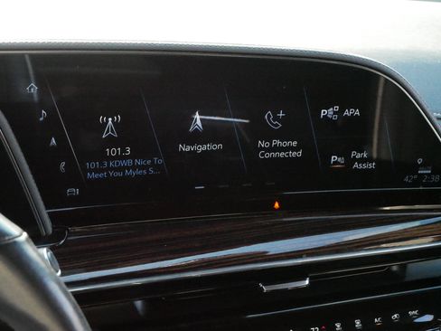 Certified 2023 Cadillac Escalade Premium Luxury image 22