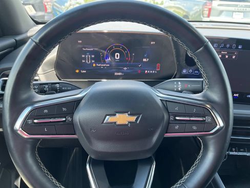 Used 2025 Chevrolet Traverse LT FWD image 14