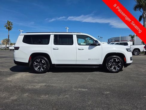 Certified 2024 Jeep Wagoneer L Series III w/ Flexible Seating Group image 8