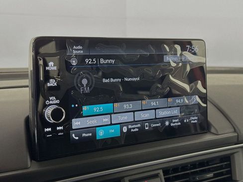 Used 2025 Honda Pilot EX-L image 11