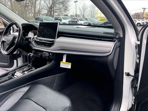 Used 2022 Jeep Compass Limited image 13