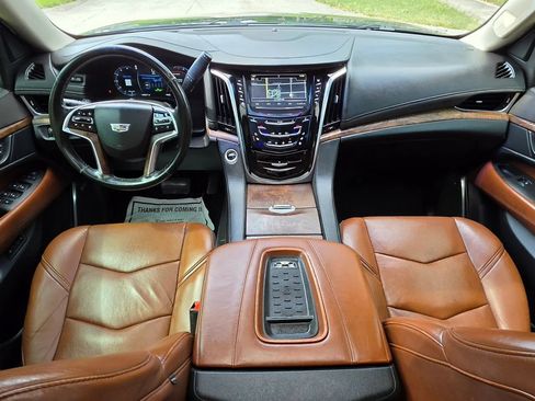 Used 2017 Cadillac Escalade ESV Luxury AWD/4WD image 5