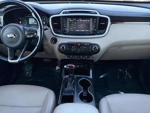 Used 2017 Kia Sorento LX w/ LX Convenience Package FWD image 18