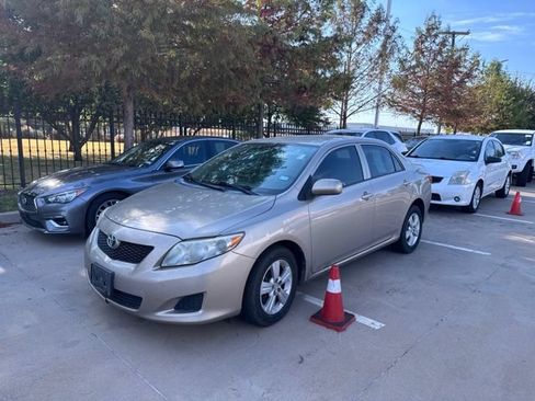 Used 2010 Toyota Corolla LE FWD image 1