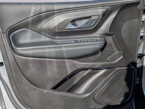 Used 2024 GMC Terrain SLE image 11