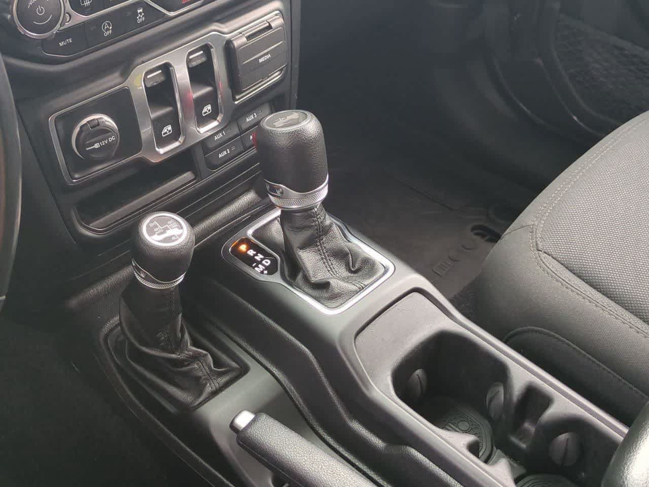 Used 2023 Jeep Wrangler Sport AWD/4WD image 30