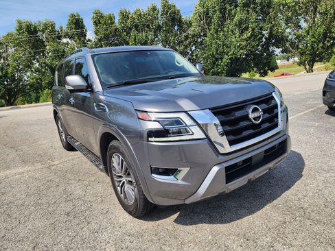 Used 2023 Nissan Armada SL w/ Captain's Chairs Package AWD/4WD image 2