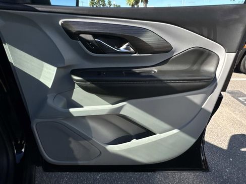 Used 2024 GMC Terrain SLE image 13