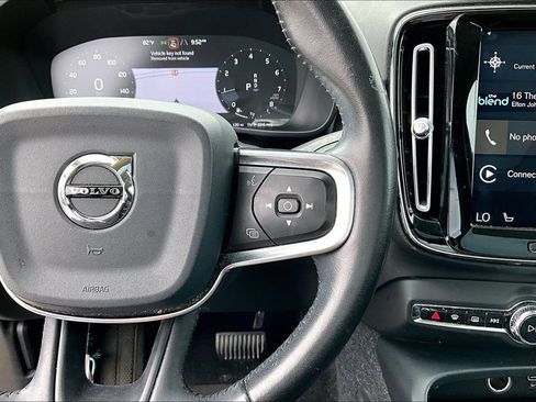 Used 2019 Volvo XC40 T5 Momentum AWD/4WD image 26