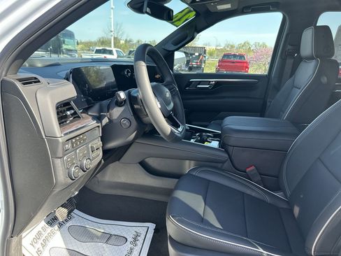 New 2026 Chevrolet Suburban Premier AWD/4WD image 22
