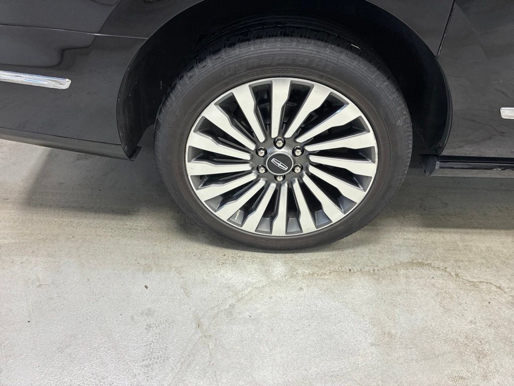 Used 2019 Lincoln Navigator L Reserve w/ Cargo Package AWD/4WD image 3