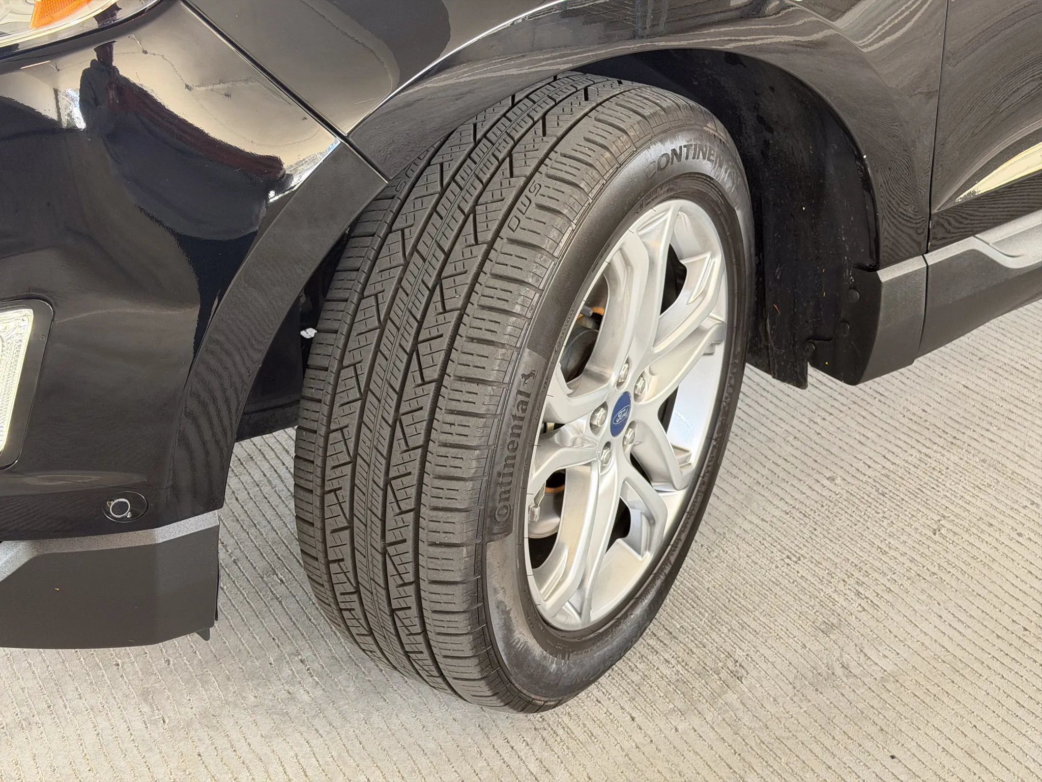 Used 2017 Ford Edge Titanium w/ Equipment Group 302A AWD/4WD image 14