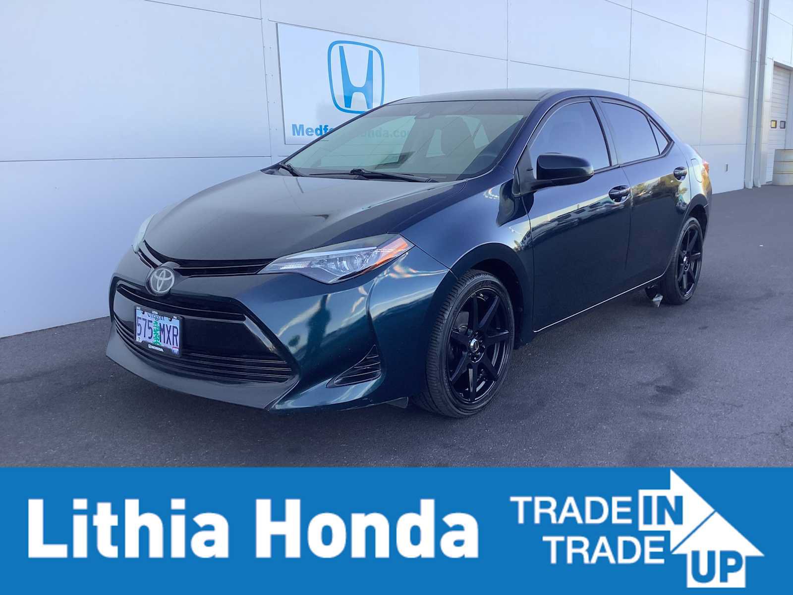 Used 2018 Toyota Corolla LE FWD image 1