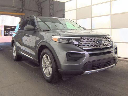 Used 2023 Ford Explorer XLT image 2