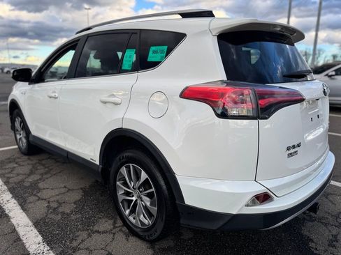 Used 2018 Toyota RAV4 XLE AWD/4WD image 4