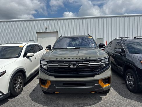 Used 2025 Ford Expedition Tremor AWD/4WD image 2