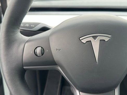 Used 2023 Tesla Model Y Long Range image 21