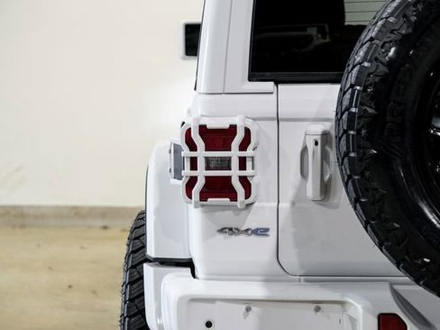 Used 2021 Jeep Wrangler Unlimited Sahara w/ Cold Weather Group AWD/4WD image 30