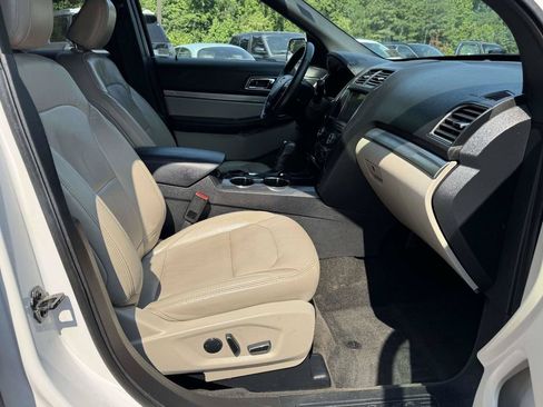 Used 2018 Ford Explorer XLT w/ Equipment Group 202A FWD image 15