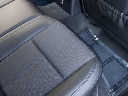 Certified 2025 Porsche Macan AWD/4WD image 48