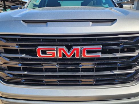 New 2026 GMC Sierra 1500 Elevation image 10