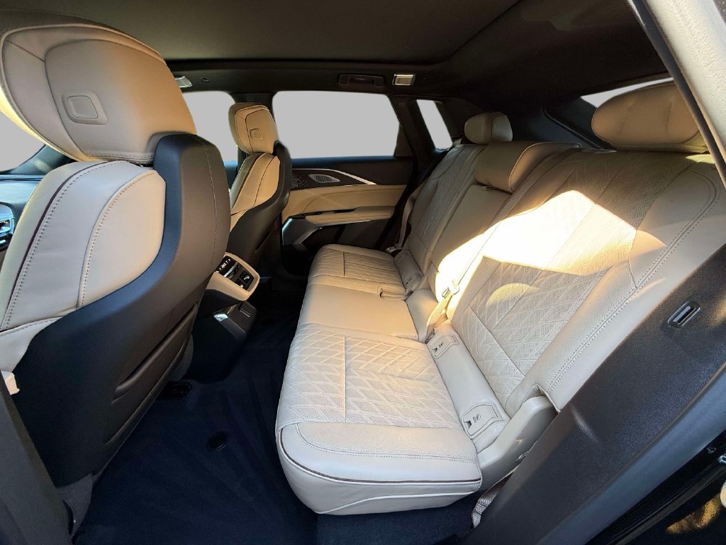 Used 2026 Cadillac Lyriq Signature Luxury w/ Nappa Leather Package AWD/4WD image 19