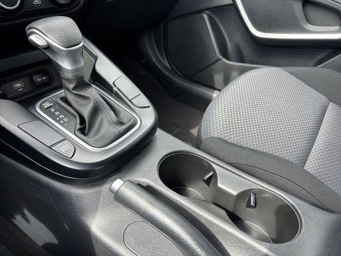 Used 2025 Kia Soul LX w/ LX Technology Package FWD image 40