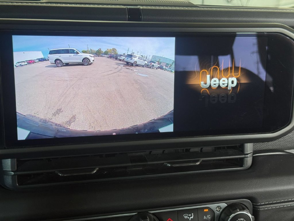 Used 2025 Jeep Wrangler Unlimited Rubicon AWD/4WD image 23